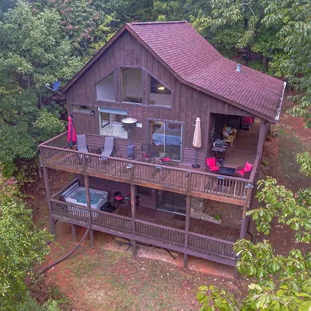 Romantic Tip Top Hideaway, 10 Minute From Helen Water Tubing, Book 2 Nights Get 1 Night Free
